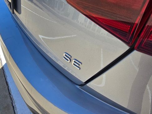 Used 2025 Volkswagen Jetta SE FWD image 11