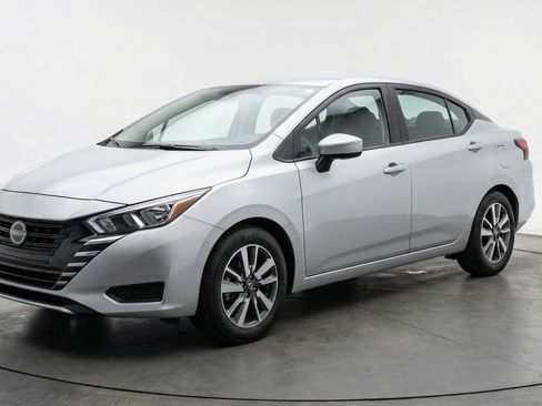 Used 2025 Nissan Versa SV FWD image 3