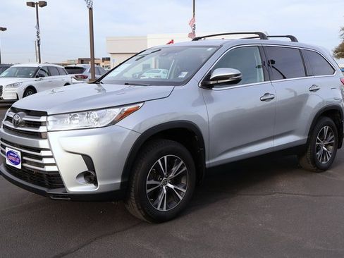 Used 2019 Toyota Highlander LE image 6
