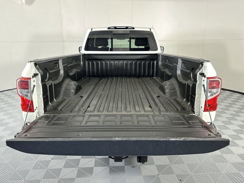 Used 2017 Nissan Titan S image 21