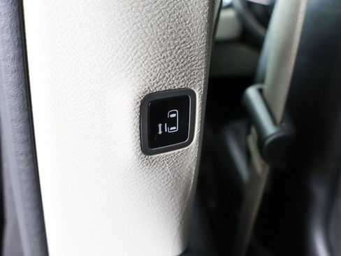 Used 2023 Chrysler Pacifica Touring-L FWD image 29