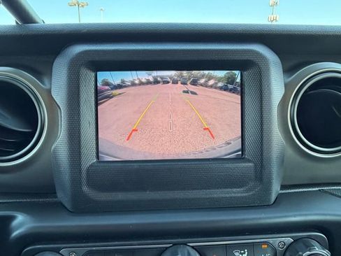 Used 2019 Jeep Wrangler Unlimited Sport S AWD/4WD image 3