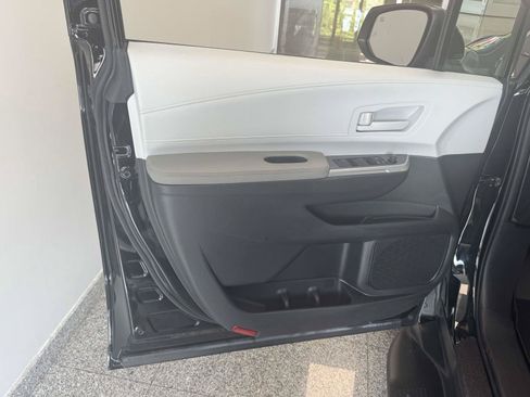 Used 2026 Toyota Sienna LE FWD image 14