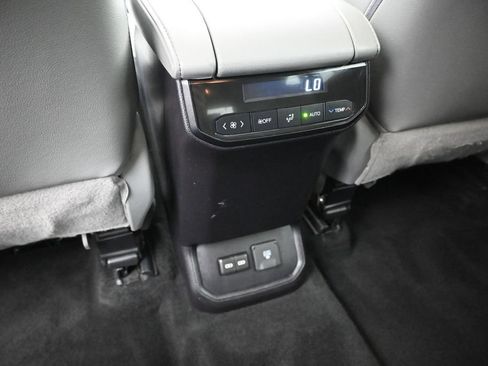 Used 2022 Toyota Highlander Limited FWD image 22