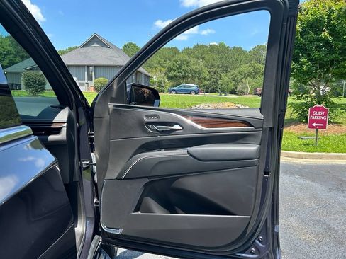 Used 2023 Cadillac Escalade Premium Luxury AWD/4WD image 64