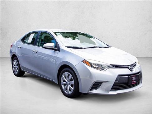 Used 2016 Toyota Corolla LE FWD image 3