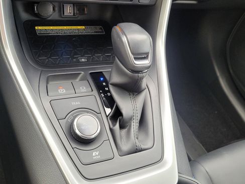 Used 2021 Toyota RAV4 XSE AWD/4WD image 14