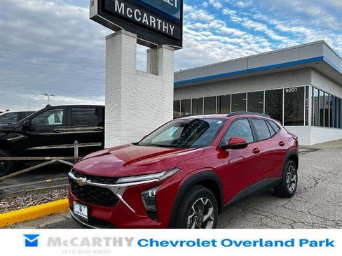 New 2026 Chevrolet Trax LT w/ Sunroof Package image 2