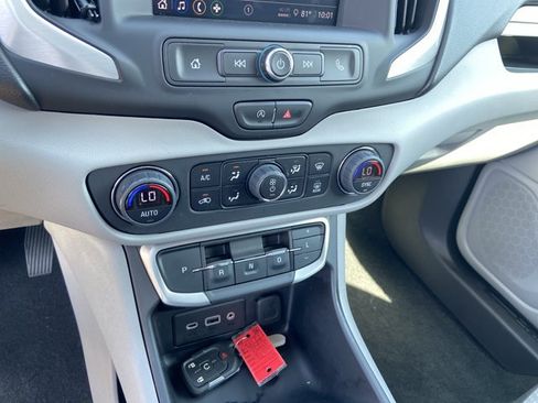 Used 2024 GMC Terrain SLE w/ Driver Convenience Package FWD image 39