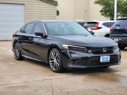 Used 2024 Honda Civic Touring image 3
