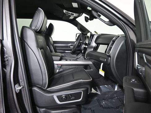Used 2025 RAM 1500 Laramie AWD/4WD image 14