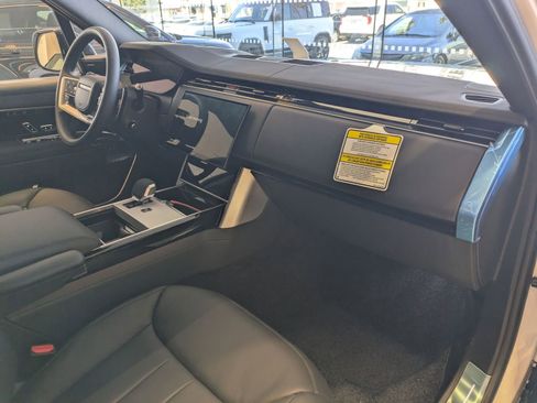 New 2026 Land Rover Range Rover Long Wheelbase SE AWD/4WD image 30