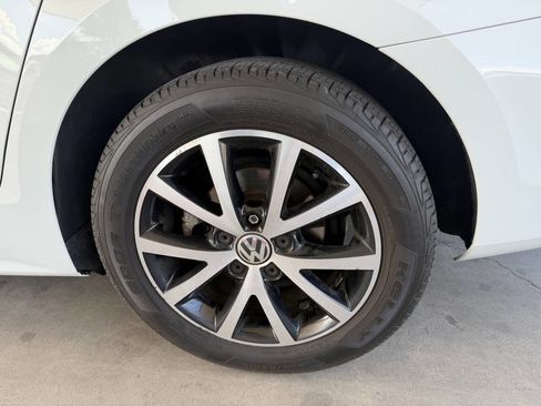 Used 2017 Volkswagen Jetta SE FWD image 19