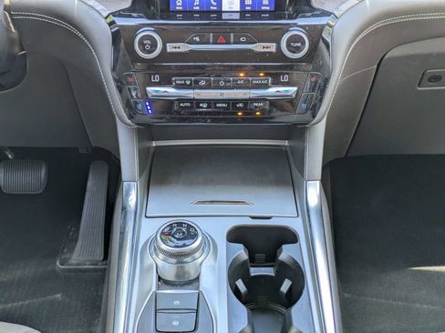 Used 2021 Ford Explorer Platinum w/ Equipment Group 601A AWD/4WD image 26