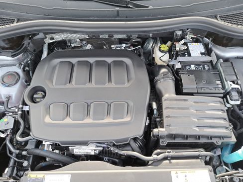 New 2026 Volkswagen Tiguan SE FWD image 28
