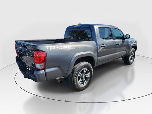 Used 2017 Toyota Tacoma TRD Sport image 34