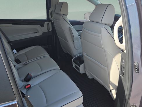 New 2026 Honda Odyssey Touring image 19