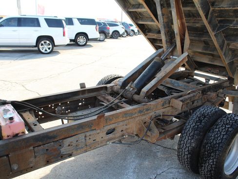 Used 2005 Ford F350 XL image 20