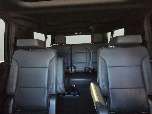 Used 2021 Chevrolet Suburban Z71 image 30