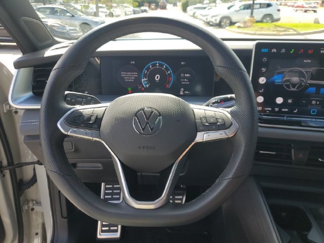 Certified 2026 Volkswagen Tiguan SE R-Line FWD image 32