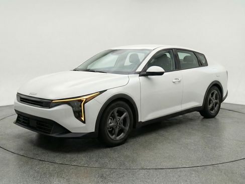 Used 2025 Kia K4 FWD image 3
