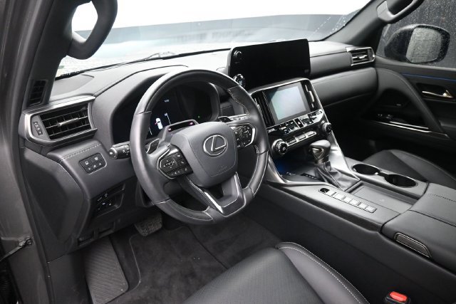 Used 2026 Lexus LX 600 4WD w/ Appearance Package image 18