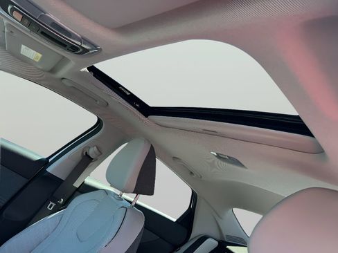 New 2026 Hyundai Elantra Limited FWD image 30