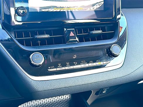 Used 2023 Toyota Corolla LE image 32