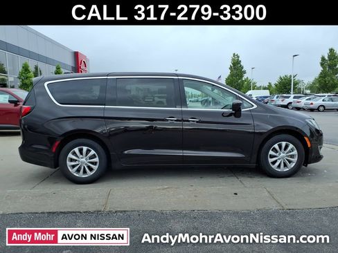 Used 2019 Chrysler Pacifica Touring Plus w/ Advanced Safetytec Group FWD image 8