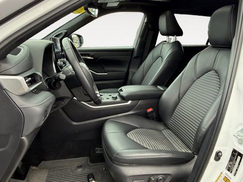 Certified 2024 Toyota Highlander XSE image 9