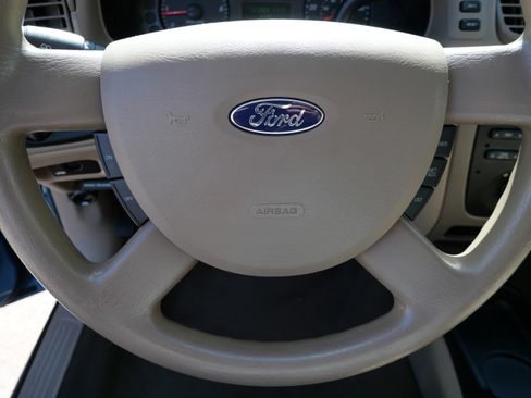 Used 2007 Ford Taurus SE FWD image 25