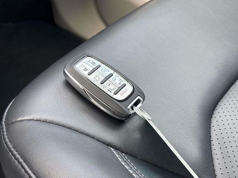 Certified 2024 Chrysler Pacifica Touring-L FWD image 29