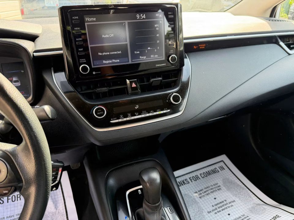 Used 2022 Toyota Corolla LE FWD image 26