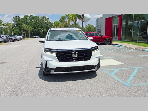 Used 2025 Honda Pilot Elite image 19