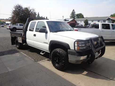 Used 2004 Chevrolet Silverado 2500 W/T w/ Skid Plate Package AWD/4WD image 4