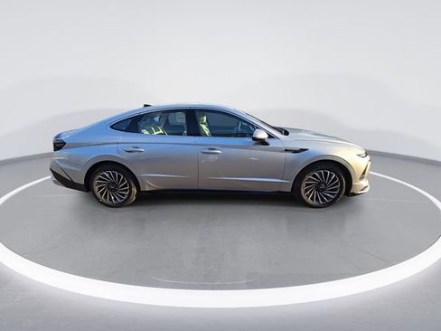 New 2025 Hyundai Sonata SEL FWD image 2