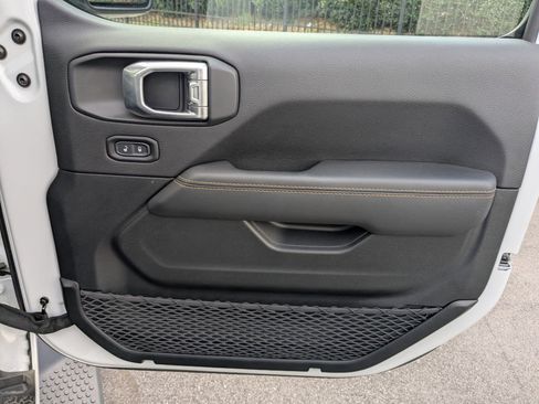 Used 2021 Jeep Wrangler Unlimited Sahara image 33