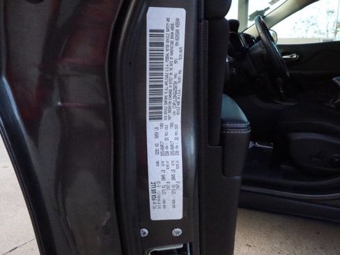 Used 2016 Jeep Cherokee Latitude w/ Comfort & Sound Group image 16