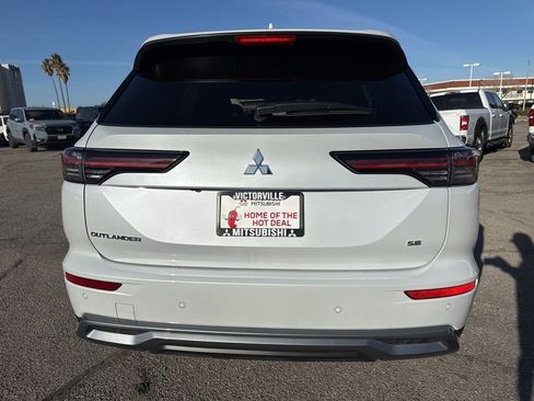 New 2026 Mitsubishi Outlander SE image 6
