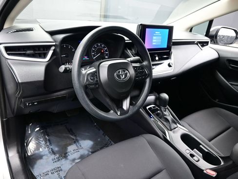 Used 2025 Toyota Corolla LE FWD image 12