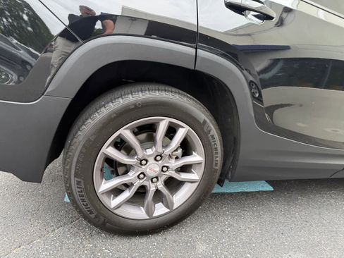 Used 2023 GMC Terrain SLT AWD/4WD image 4