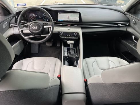 Used 2025 Hyundai Elantra Limited FWD image 10