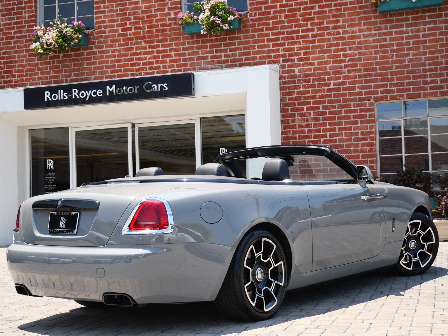 Certified 2018 Rolls-Royce Dawn RWD image 2