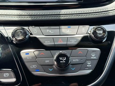 New 2027 Chrysler Pacifica Select FWD image 15