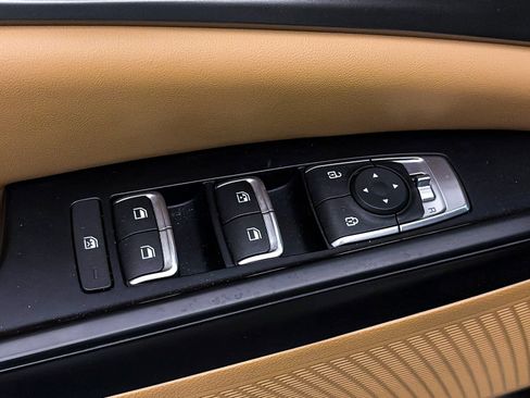 Used 2022 Kia Carnival LX image 17