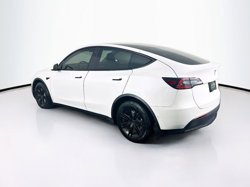 Used 2021 Tesla Model Y Long Range image 5