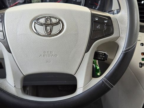 Used 2013 Toyota Sienna LE FWD image 21