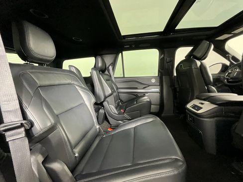 Used 2025 Lincoln Navigator Reserve w/ Jet Appearance Package image 23