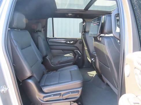 Used 2024 GMC Yukon XL Denali w/ Advanced Technology Package AWD/4WD image 31