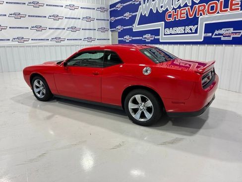 Used 2019 Dodge Challenger SXT RWD image 5